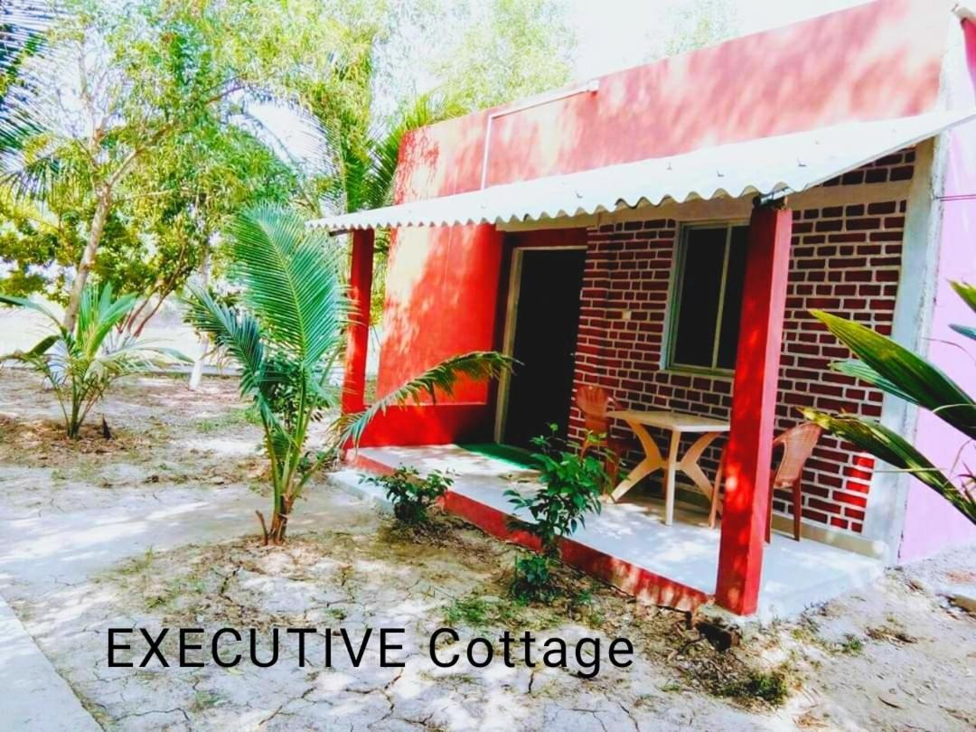 Estuarine Village Resort Sātabhāya Dış mekan fotoğraf